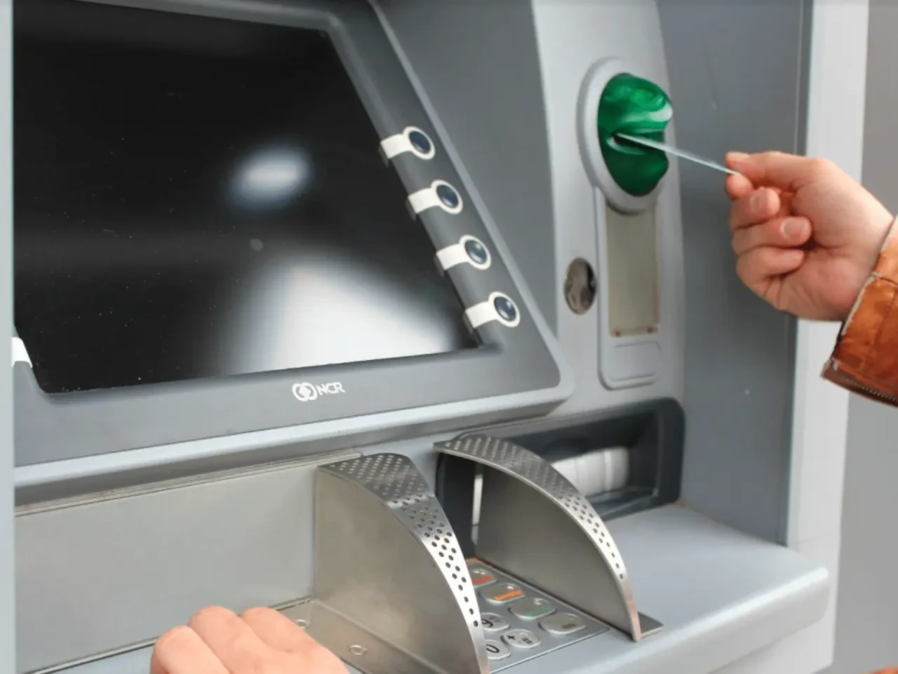 Bankalar, ATM'lerde güvenliği artırmak için yeni bir adım attı. Artık yasaklı şifreler kullanılamayacak!