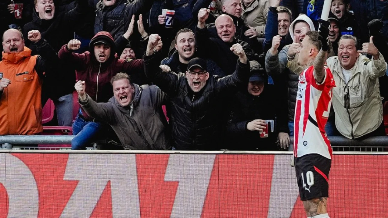 PSV, Eredivisie'de Feyenoord'u 3-0 yenerek önemli bir galibiyet aldı.