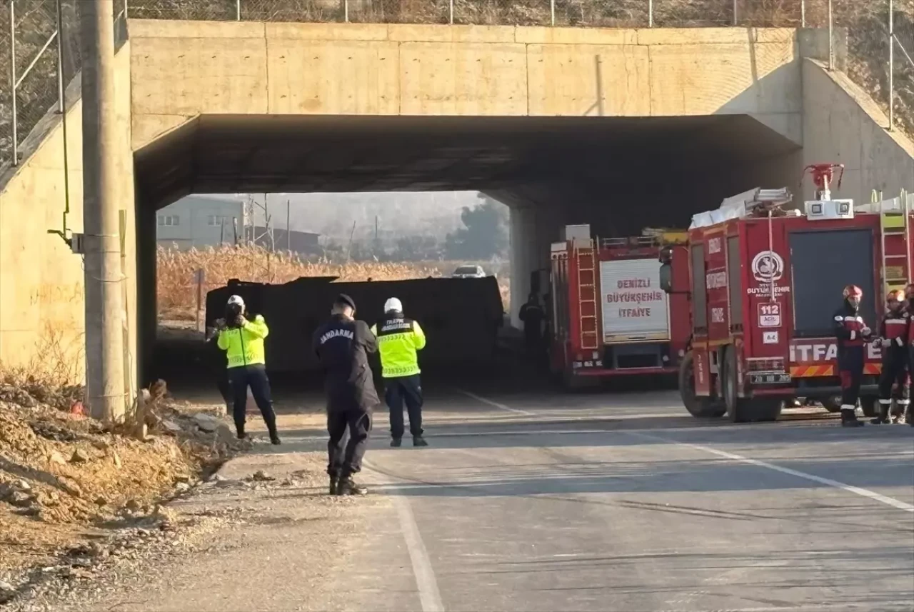 Pamukkale'de İşçi Servisi Birden Devrildi:İlkay Tosun, Ramazan Gördü, Dilek Sarı ve Elif Karadağ Öldü, 19 kişi yaralandı!