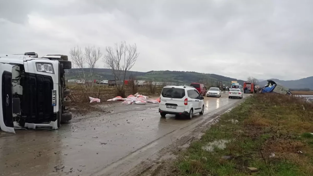 Samsun Bafra'da TIR Kazası: Ercan Yılmaz Öldü , 2 Kişi Yaralı!