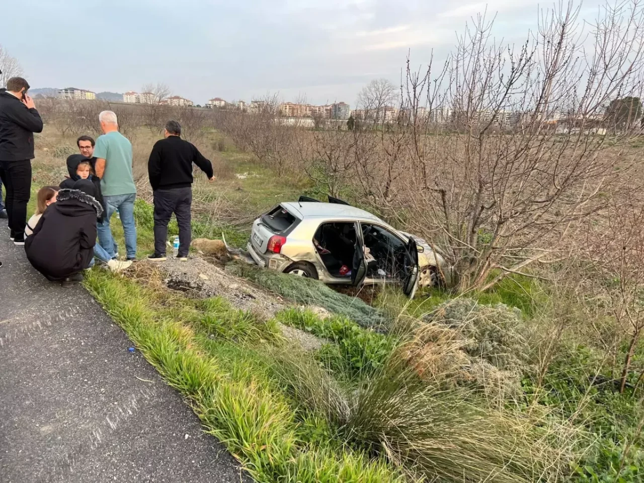 Bursa'da İki Otomobilin Çarpıştığı Kazada 3 Yaralı