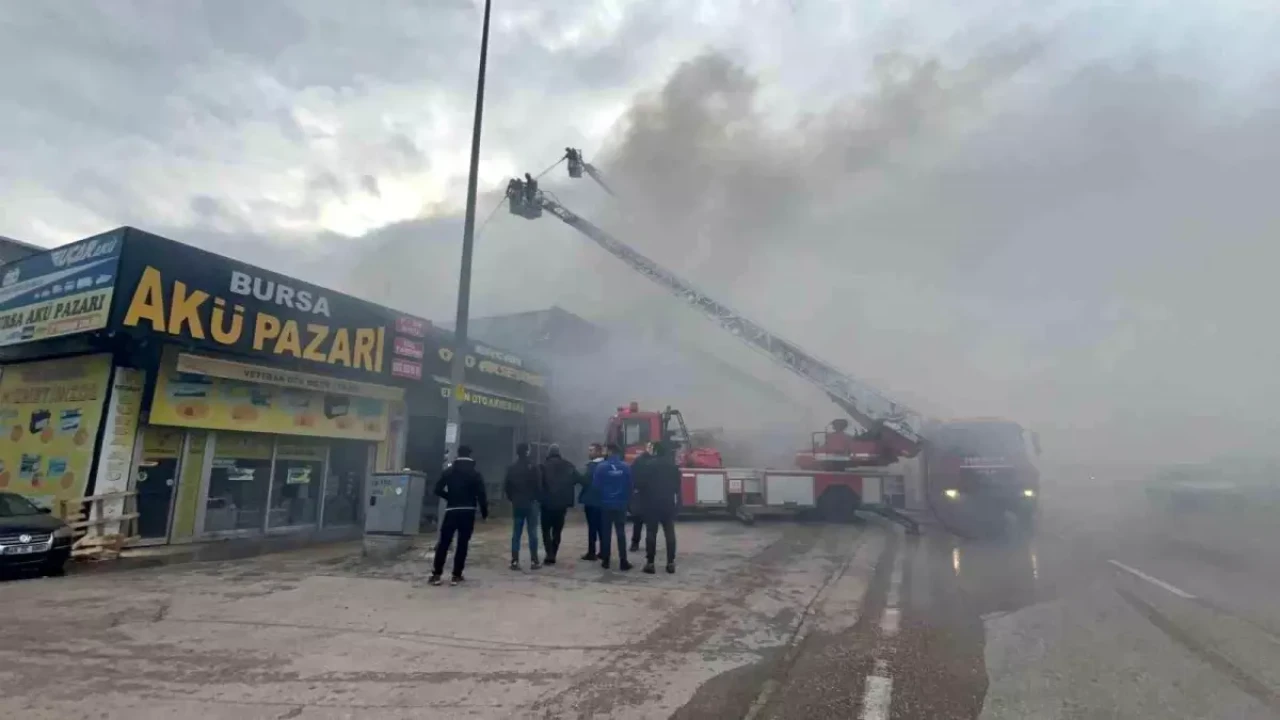 Bursa'da Çıkan Yangın Nedeniyle Trafikte Büyük Felaket Yaşandı!