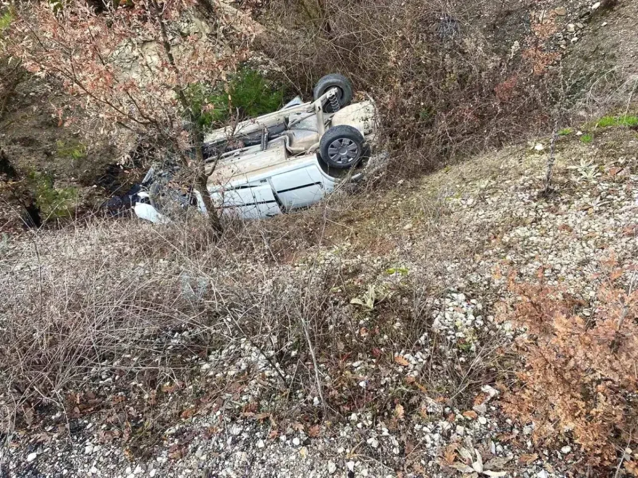 Denizli Çameli'de İsmail G. Yönetimindeki Araç KazaYaptı: 3 Yaralı!