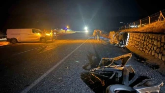 Besni'de Meydana Gelen Trafik Kazasında Otomobil ile Kamyonet Çarpıştı