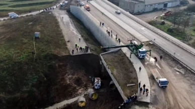 Tuzla'da Bir Minibüs Dereye Uçtu: 1 Ölü, 14 Yaralı!