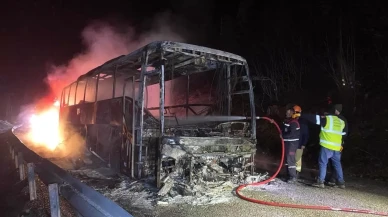 Kastamonu'da Otobüs Alev Aldı, Yangın Sürücünün Hızlı Müdahalesiyle Tehlikesini Azalttı!