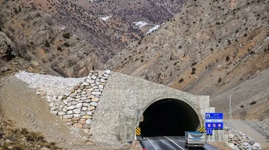 Van-Bahçesaray Yolu, Çığ Tehlikesi Sebebiyle Ulaşıma Kapandı!