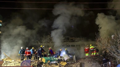 Konya'da Meydana Gelen Olayda 3 Katlı Bina Bir Anda Çöktü!