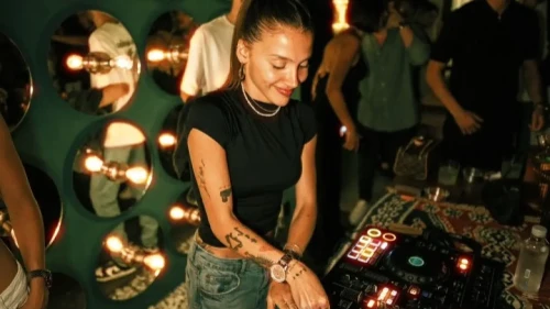 Ünlü DJ Meltem Hayırlı, Yepyeni İmza Mix'leriyle Kulakları Şenlendiriyor!