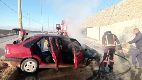 Malatya'da Kontrolden Çıkan Araç Aniden Alev Aldı!