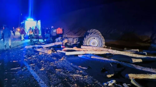 Malatya'da Trafik Kazasında TIR ile Traktör Çarpıştı: 3 Kişi Yaralandı