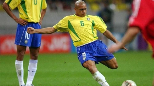 Futbol efsanesi Roberto Carlos, sokaklarda kaldığını iddia etti!