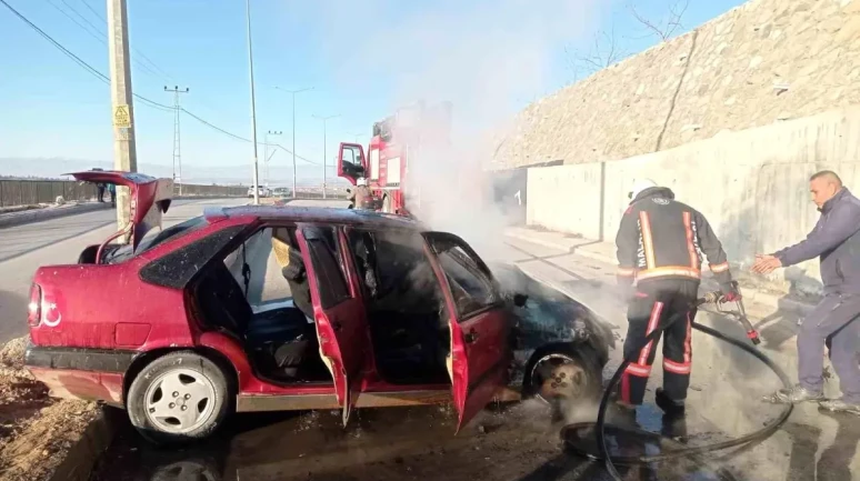 Malatya'da Kontrolden Çıkan Araç Aniden Alev Aldı!