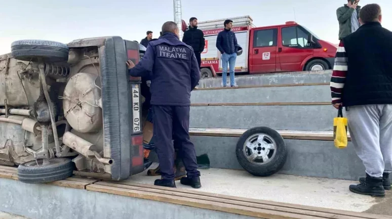 Malatya'da Meydana Gelen Trafik Kazasında Otomobil Yoldan Çıktı!