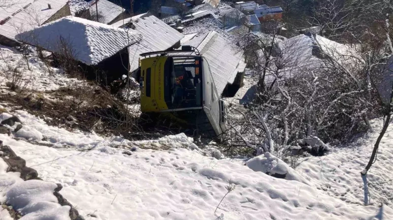 Trabzon'da Yolcu Otobüsü Yoldan Çıkarak Uçuruma Yuvarlandı!